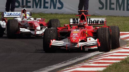 Ralf Schumacher (left) put a lot of pressure on his brother in the final phase
