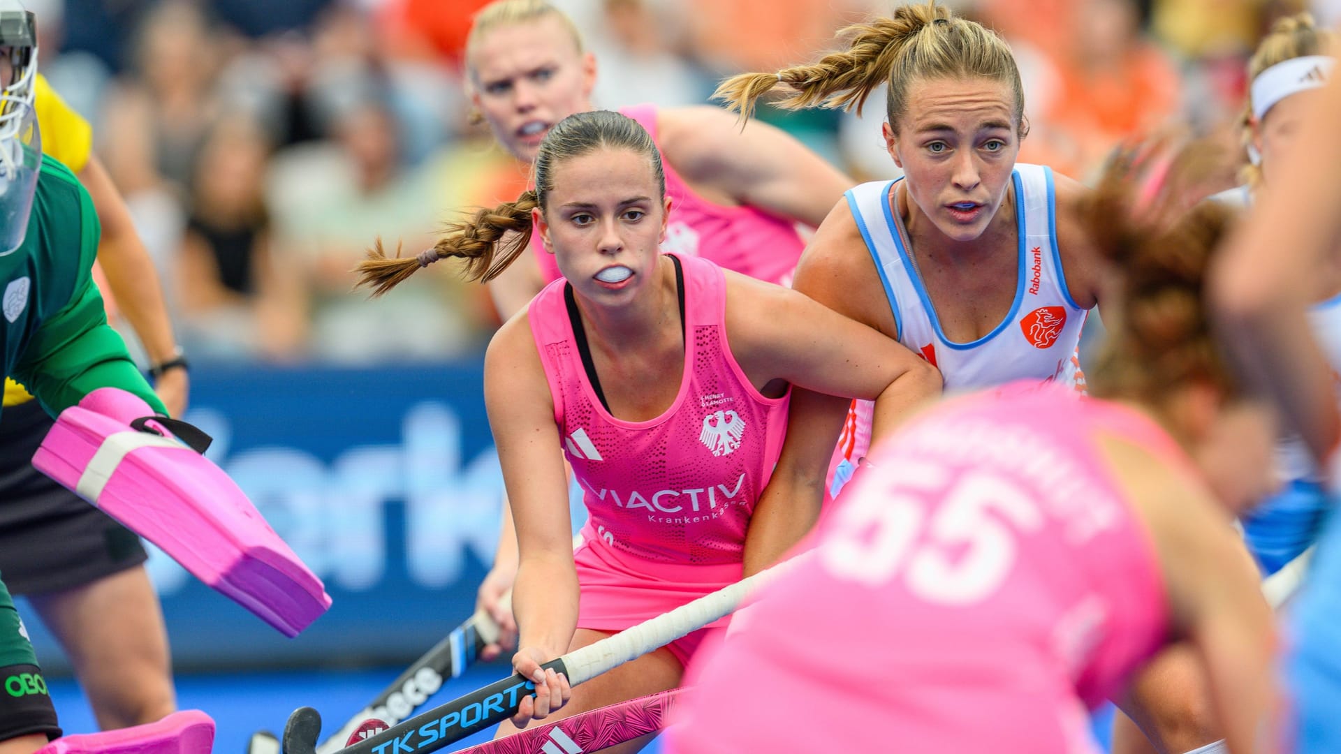 Johanna Hachenberg (left) in the duel with Renee van Laarhoven: Germany gave the Netherlands a brave fight.