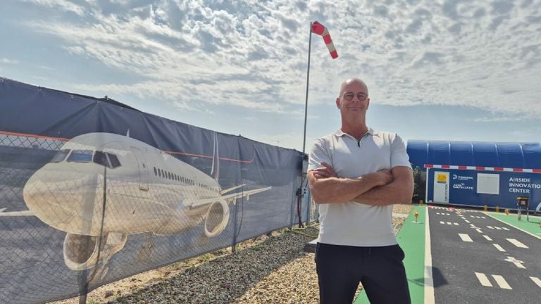 General manager Erik de Leeuw of Possehl Spezialbau on the mini airport in Oosterhout (photo: Niek de Bruijn).
