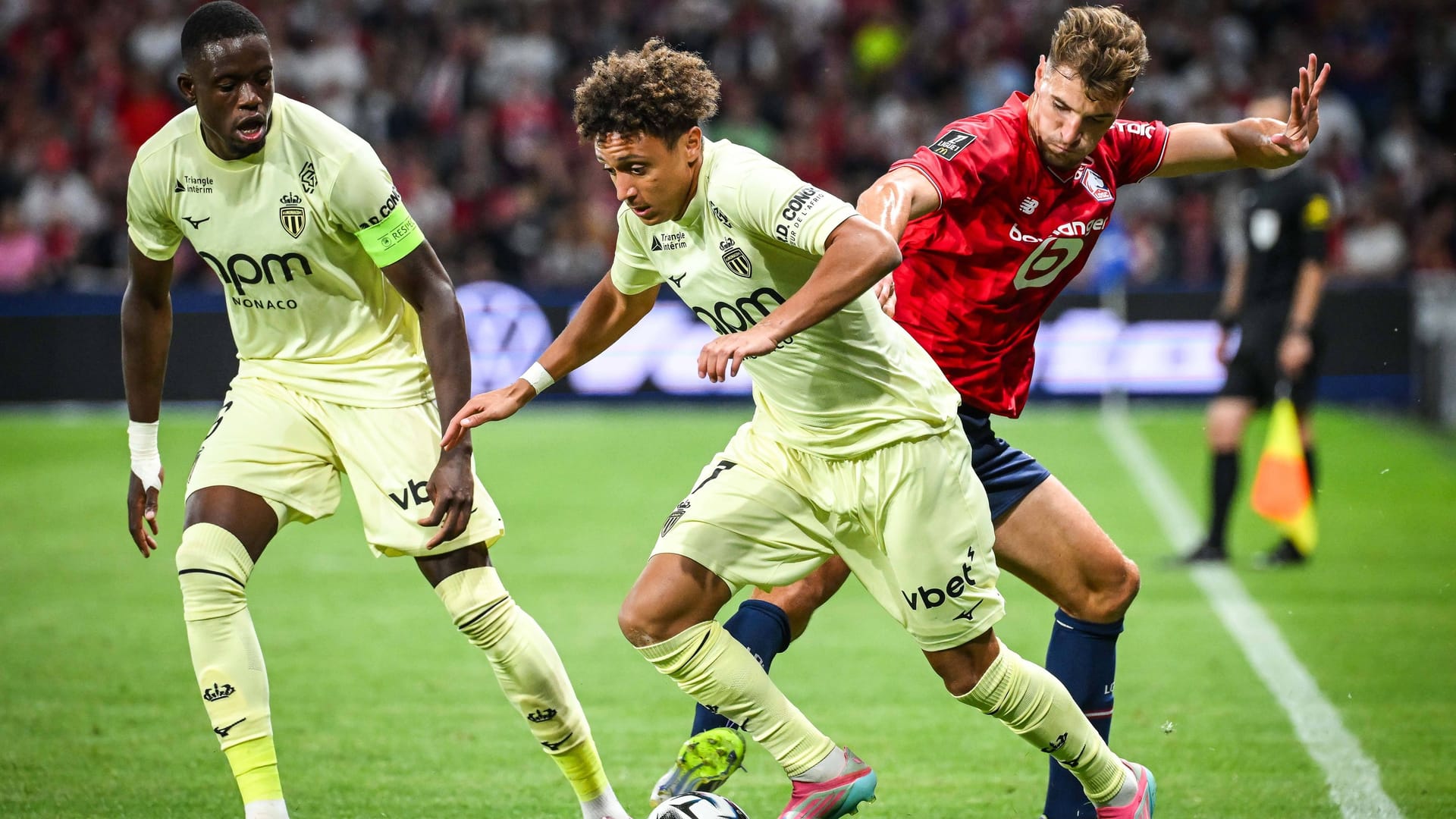 In the future in the jersey of Bayer Leverkusen: Elise Ben Seghir (M.) will come from Monaco to the workself.