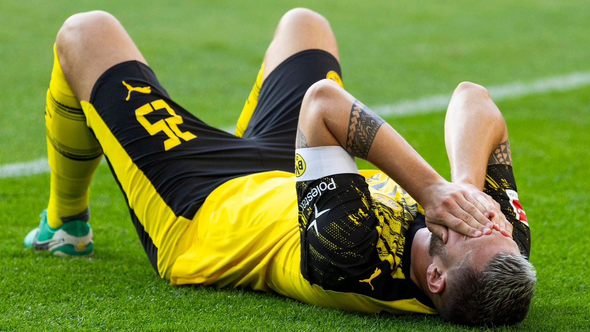 On the ground: Dortmund's Niklas Süle in the friendly against Juventus Turin.