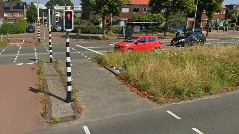 At the intersection is a monument for Zander (photo: Google Maps).