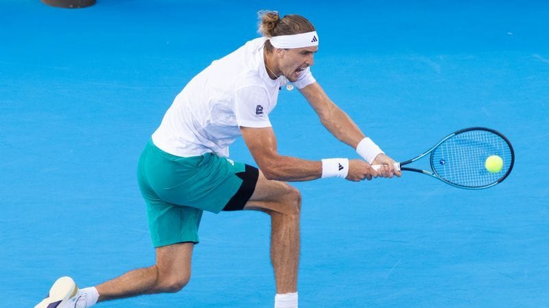 Tennisstar Zverev leaves the US Open on the side of Bencic in the mixed double.