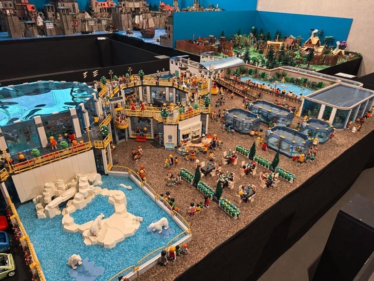 One of the many dioramas that have been demolished (photo: Patric van Boven Kaarsmaker).