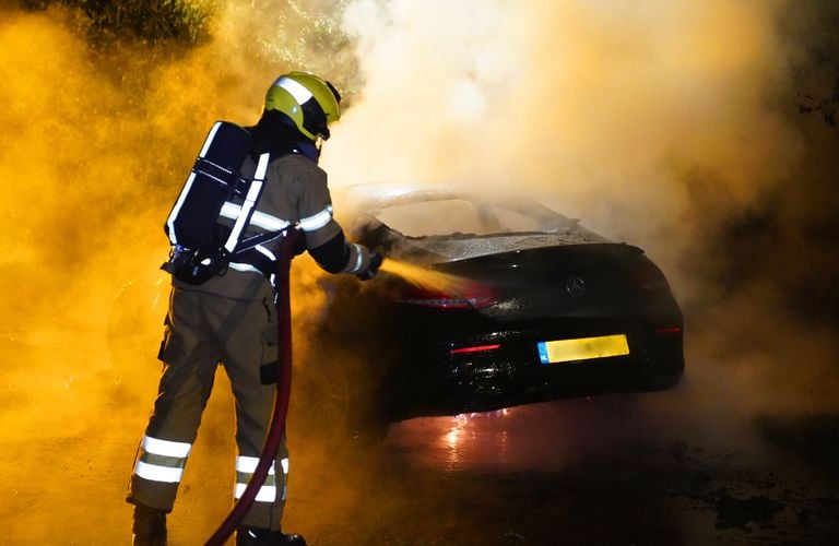 The fire brigade bluhered the car (photo: Bart Meesters/press agency Heitink).