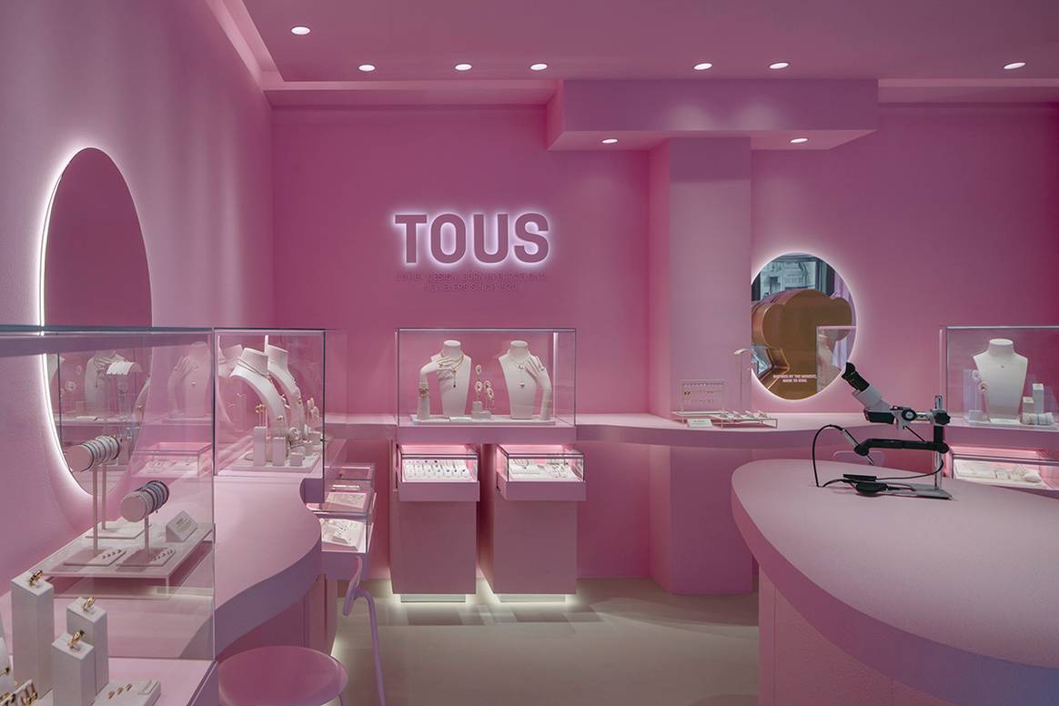 Tienda de Tous en el número 6 de la Neue Schönhauser Strasse de Berlín (Alemania). Tienda de Tous en el número 6 de la Neue Schönhauser Strasse de Berlín (Alemania).