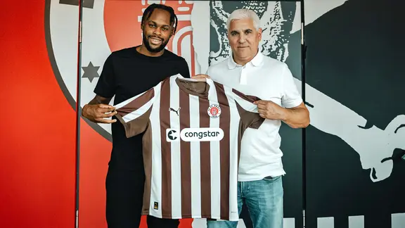 Ricky-Jade Jones from FC St. Pauli (left) with sports director Andreas Bornemann