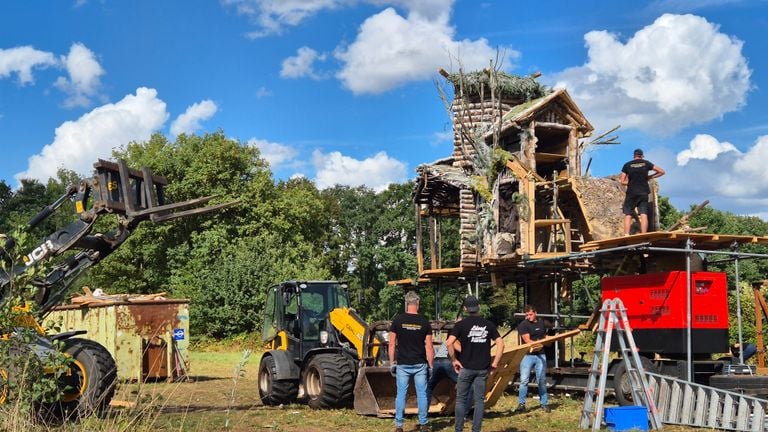 Soon there is no more than a frame about (photo: Collin Beijk).