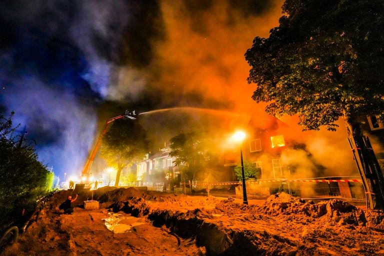 The fire brigade had to extinguish at a more distance (photo: Heitink news agency).