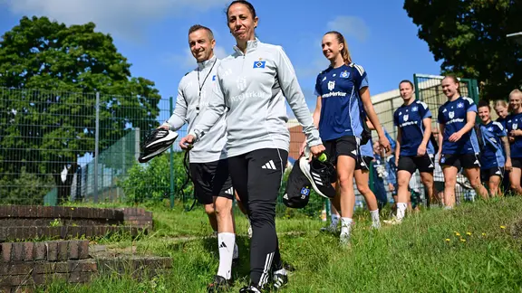 Trainer Liese Brancao with her Bundesliga soccer players of HSV