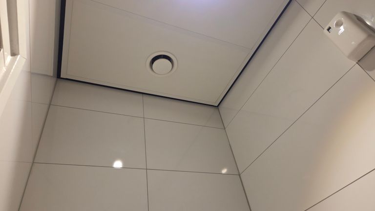 Here the hidden camera hung on the guest toilet of Cafeteria Marco (photo: Noël van Hooft).
