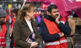 Boufangacha (right) in an action in Utrecht with then State Secretary for Infrastructure Vivianne Heijnen.