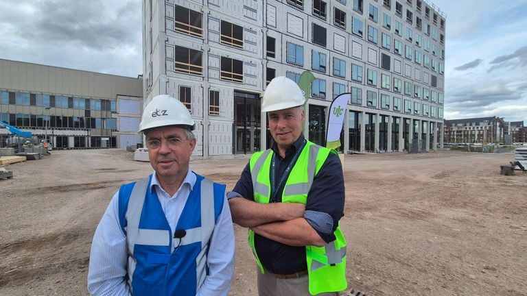 Wessel Griffioen, Manager new construction ETZ, and Robert Jansen, Acute Care Manager (Photo: Collin Beijk).
