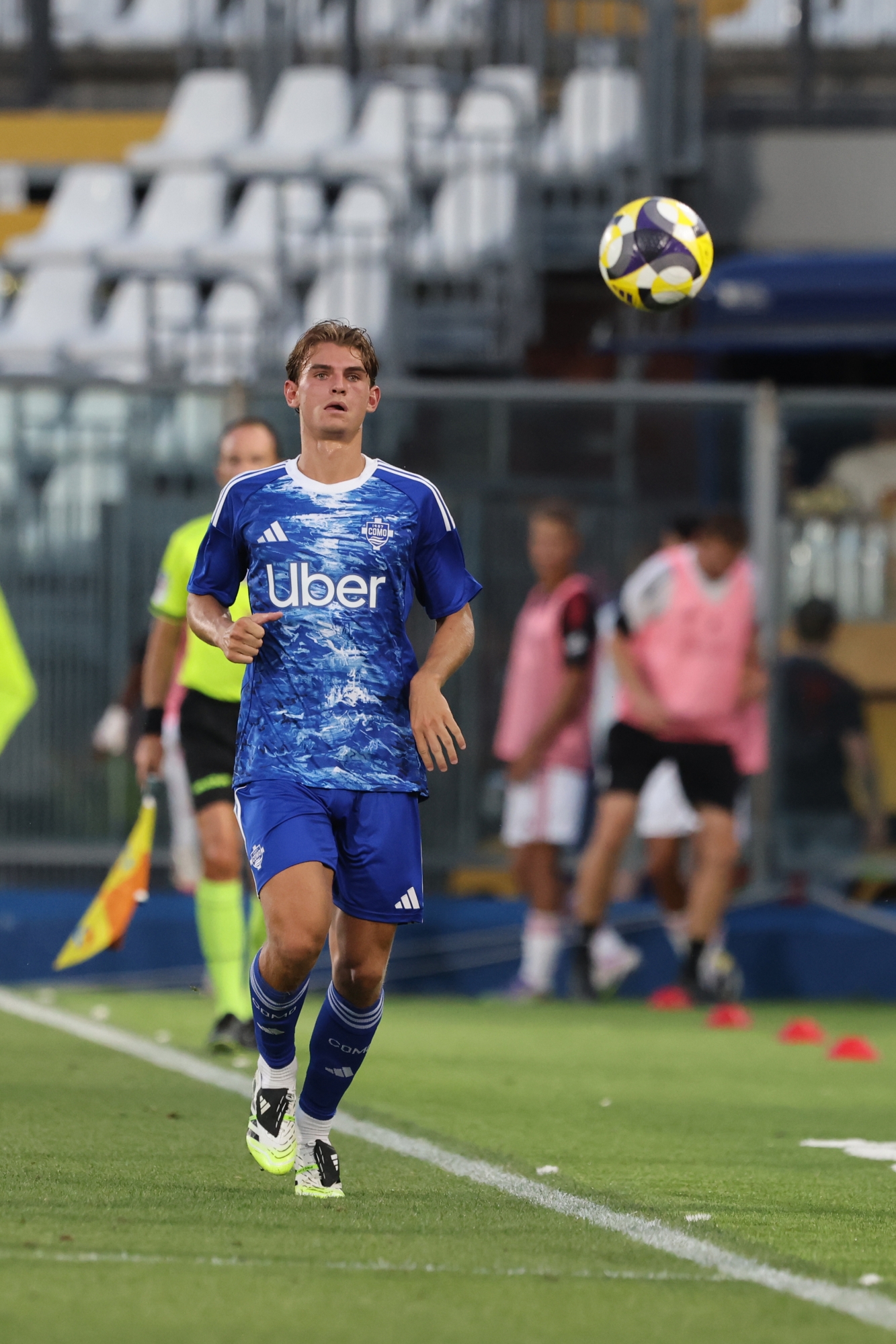 Como 1907's Nico Paz During the FriendlySoccer Match Bethaeen Como and Ajax at the Giuseppe Sinigaglia Stadium in Como, North Italy - July 27, 2025 Sport - Soccer. (Photo by Antonio Saia/LaPresse)