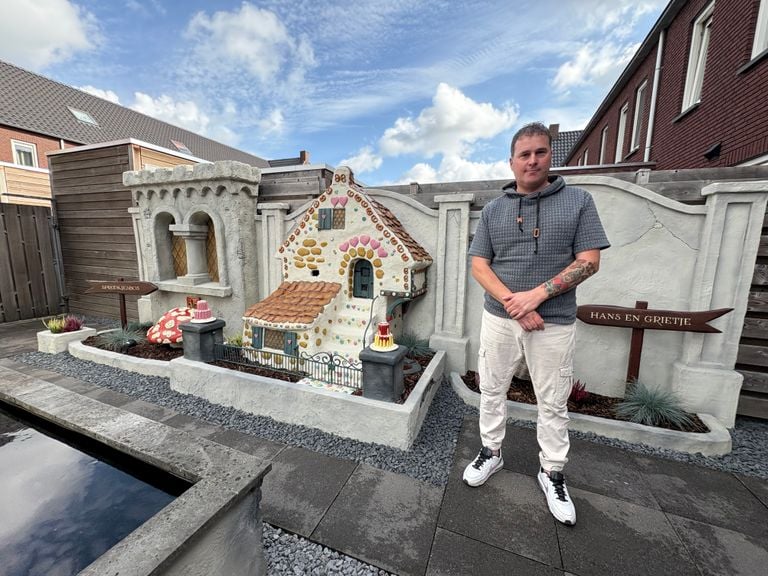 An Efteling window, Hans and Grietje and the sign (photo: Raymond Merkx).