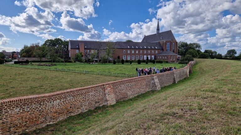 The oldest inhabited monastery of the Netherlands in Sint Agatha with new wall (photo: Tom Berkers).