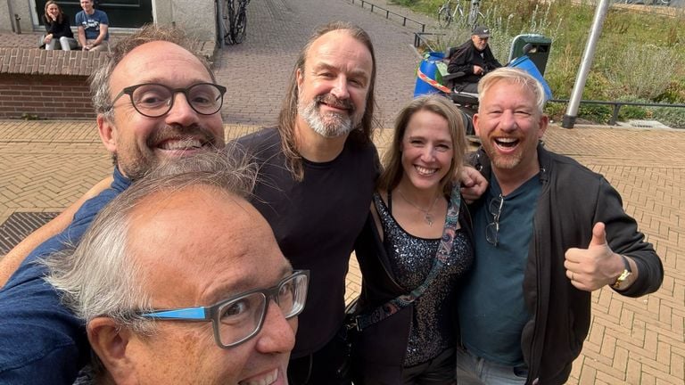 Jos (second from the left) with his friends and singer Damian Wilson (photo: Jos Verkuijlen. 