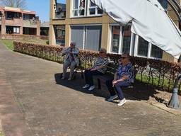 https://api.omroepbrabant.nl/img/f/$width$/$height$/0.5/0.5/bwvkawevchjvzmtg3mdyxlmpwz9zdj0ymde5lta3lta3jnn0ptiwmdetmdetmdetmdetmdetmdetmdetmdetmdetmdetmdet M0EwMCUzQTAwWiZzZT0yMDQwLTAxLTAxVDAwJTNBMDAlM0EwMFomc3I9YiZzcD1yJnNpZz1TQjBneThRdE9XQ0p6MVhPNWVZTllQN2tmNDdsaHp1eXl0U3MwTXgxeGRZJTNE
