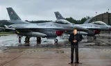 Polish Prime Minister Donald Tusk visited an air force base on Thursday, one day after Russian drones had deeply invaded the airspace of his country. Photo Anita Walczewska 