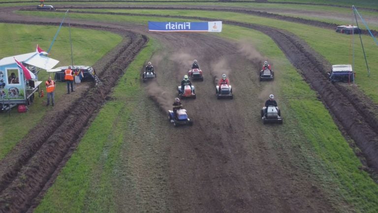 The NK lawn mower racing celebrates its thirtieth birthday (photo: Omroep Brabant).
