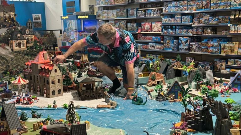Patric at work when the dioramas were still (own photo).