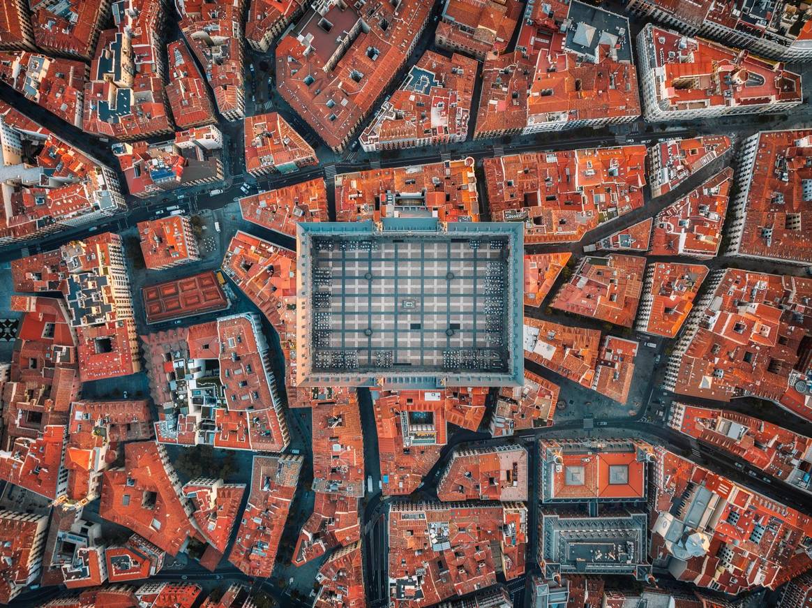 Carolina Herrera to Stage Its Spring Summer 2026 Runway Show at the Iconic Plaza Mayor in the Heart of Madrid