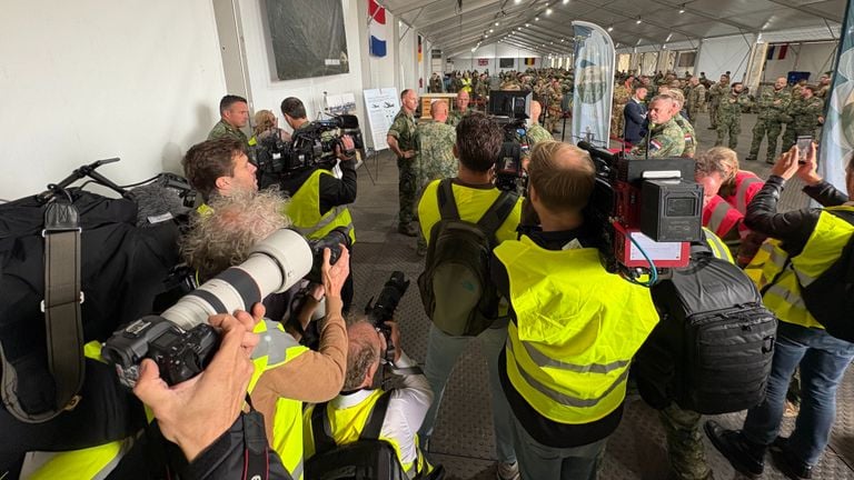 Many press when the king is visited (photo: Raymond Merkx).