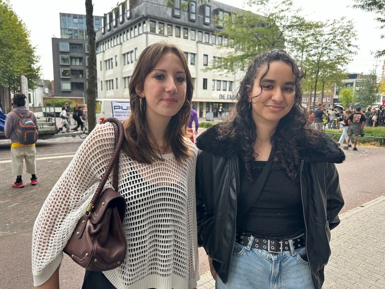 Samar (right) with her girlfriend Coco (photo: Omroep Brabant).