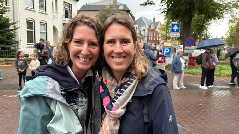 On the left Eveline Langemeijer, on the right Nicole Vermeulen (Imke van de Laar).
