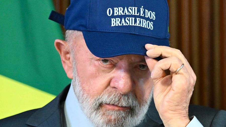 PhotoGalleria The president of Brazil, Luiz Inacio Lula da Silva, placed a cap with the legend 