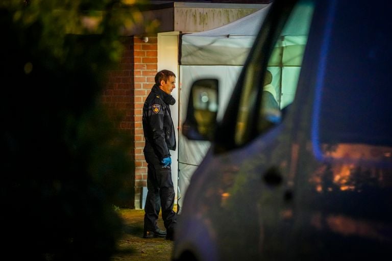 The police are busy until late in the evening with the investigation in the home on the Vilvoordehof (photo: SQ Vision).