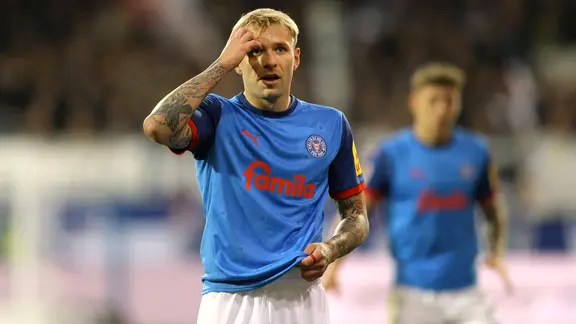 Tymoteusz Puchacz in the Holstein Kiel jersey 