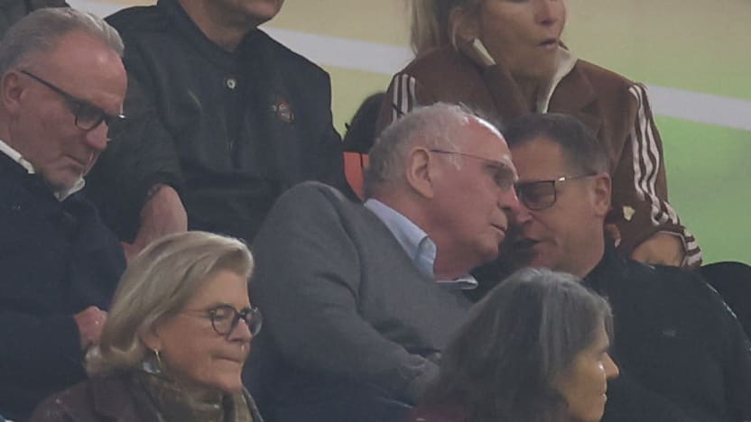 Uli Hoeneß und Max Eberl (r.) sahen ein starkes Bayern-Spiel
