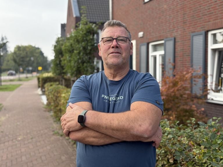 Local resident Niek was also watching on the street (photo: Raymond Merkx).