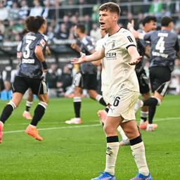 After the goal of Frankfurt, Lukas Ullrich von Gladbach complained to the line judge