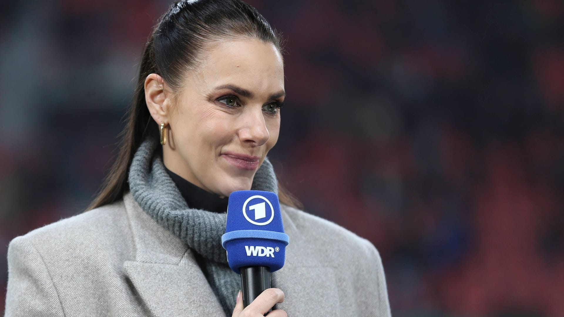Esther Sedlaczek on the ARD microphone: You can see the TV viewers again.