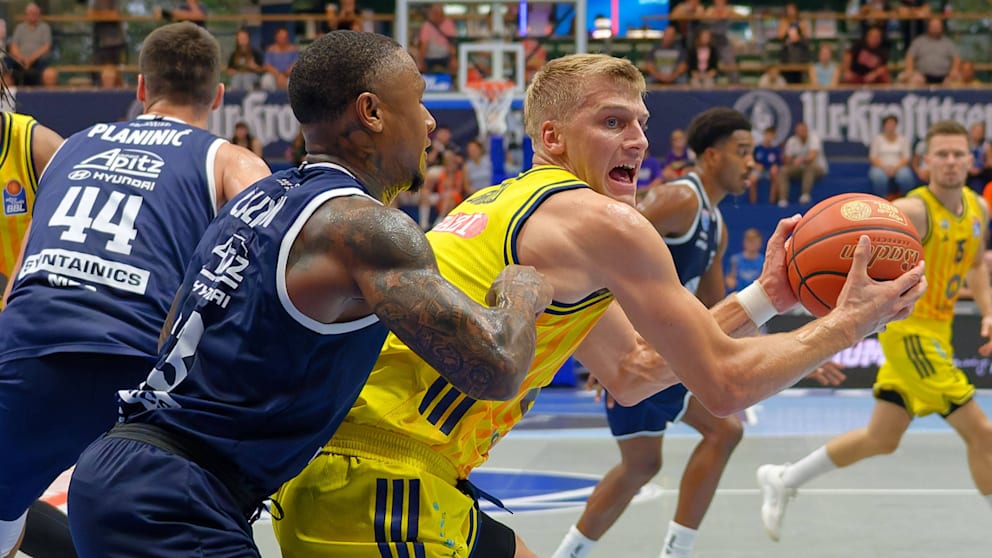 Sam Griesel (r.) im Testspiel gegen den MBC