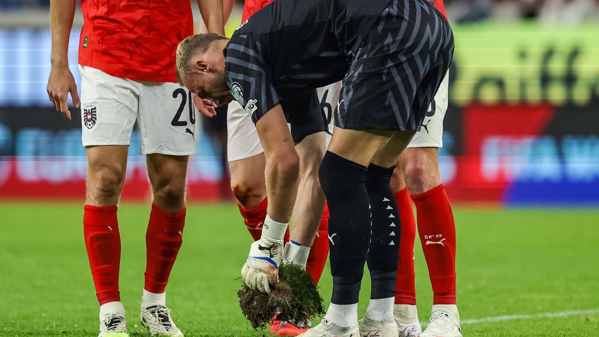 Alexander Schlager: The goalkeeper helped stuff the hole.