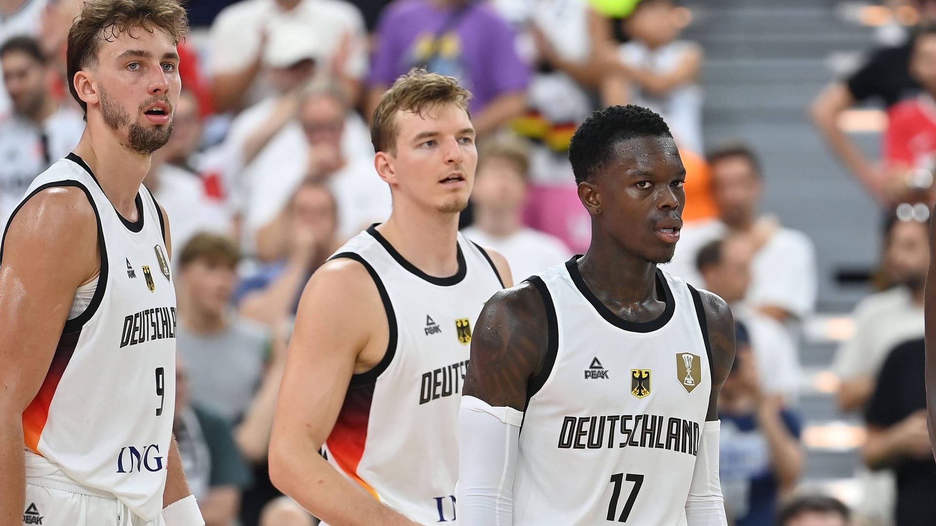 Franz Wagner, Justus Hollatz and Dennis Schröder (VLNR): The German basketball players are in the quarter -finals.