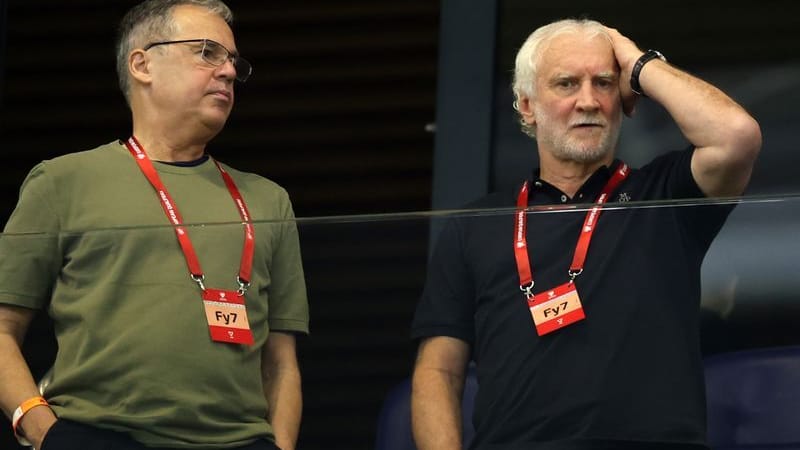 Rudi Völler (right), sports director of the German men's national team and the DFB, and Andreas Rettig, DFB Managing Director Sport, are stunned.