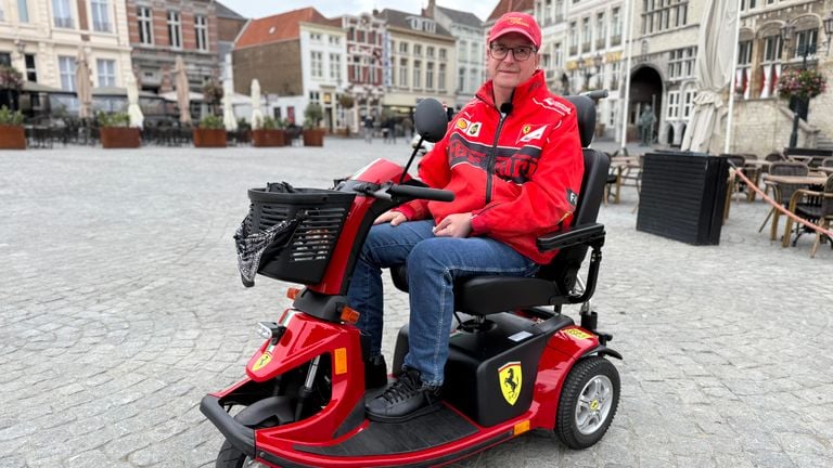 Denny with his 'Ferrari' on the Grote Markt (photo: Erik Peeters)