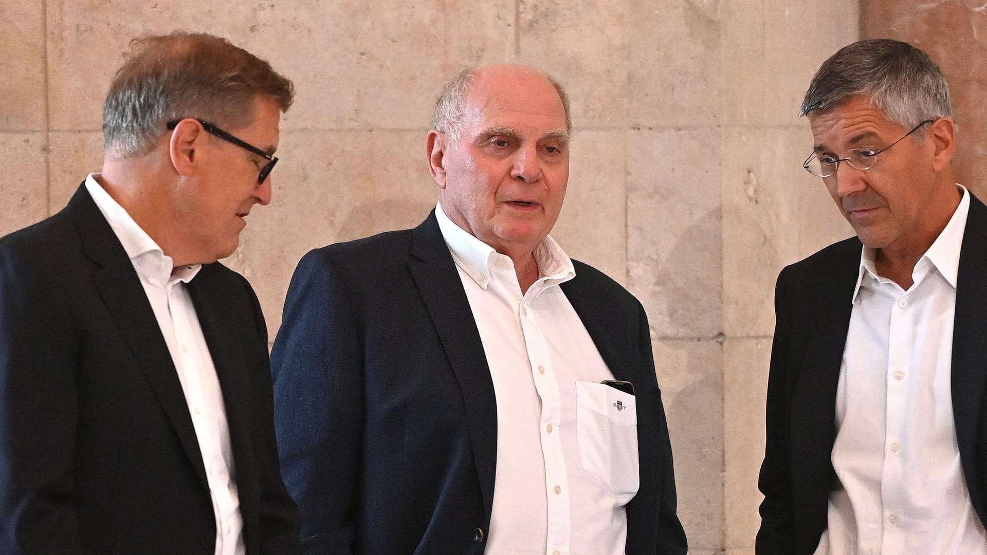 Jan-Christian Dreesen, Uli Hoeneß and Herbert Hainer (from left to right): You are connected to FC Bayern.