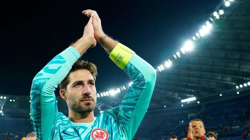Kevin Trapp: Accompanied by speech choirs and thunderous applause, Eintracht Frankfurt has adopted his long -time captain. Kevin Trapp: Accompanied by speech choirs and thunderous applause, Eintracht Frankfurt has adopted his long -time captain.