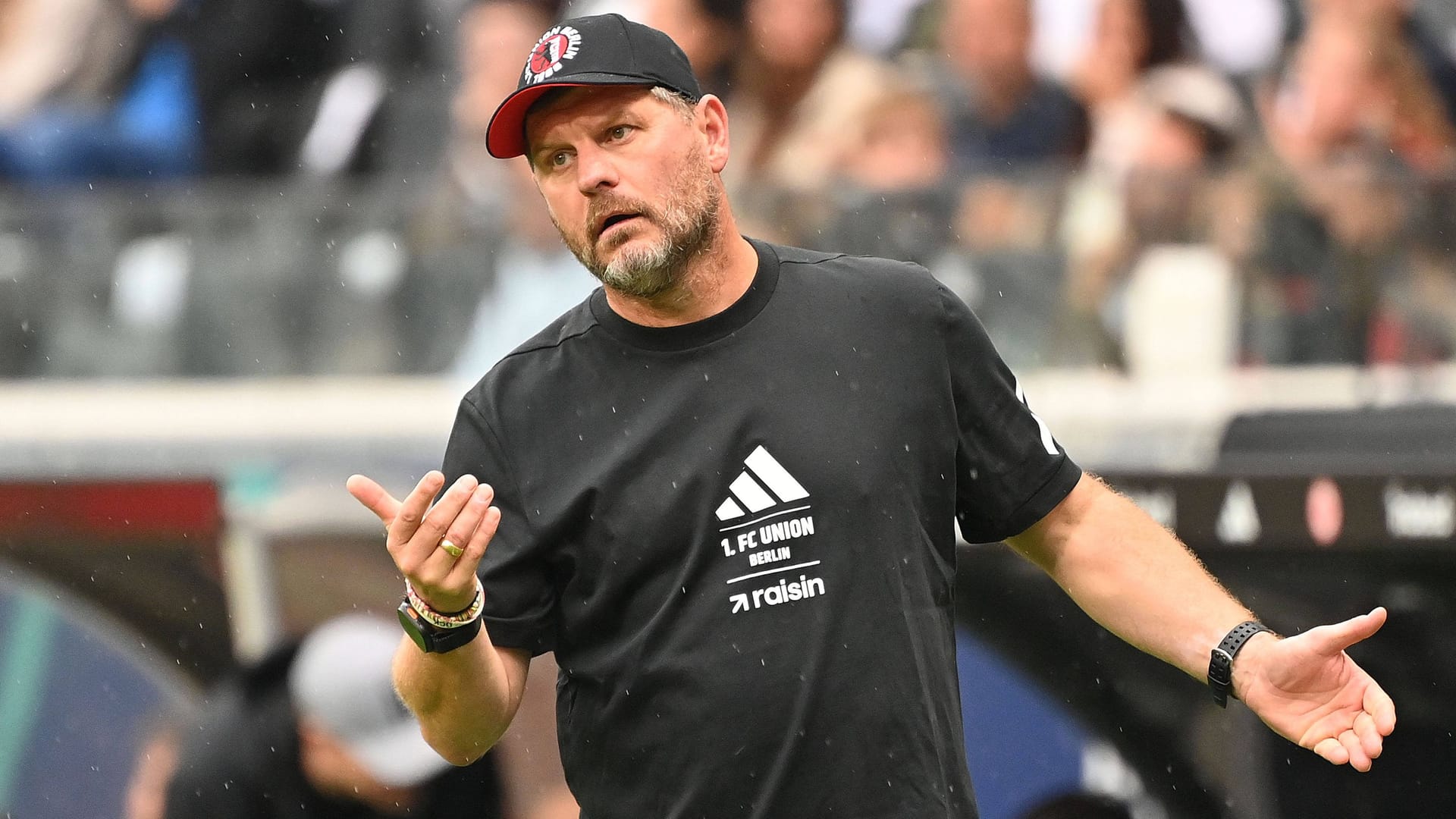 Steffen Baumgart: The coach of Union Berlin misses the game against his ex-club HSV because of a red base. Steffen Baumgart: The coach of Union Berlin misses the game against his ex-club HSV because of a red base.
