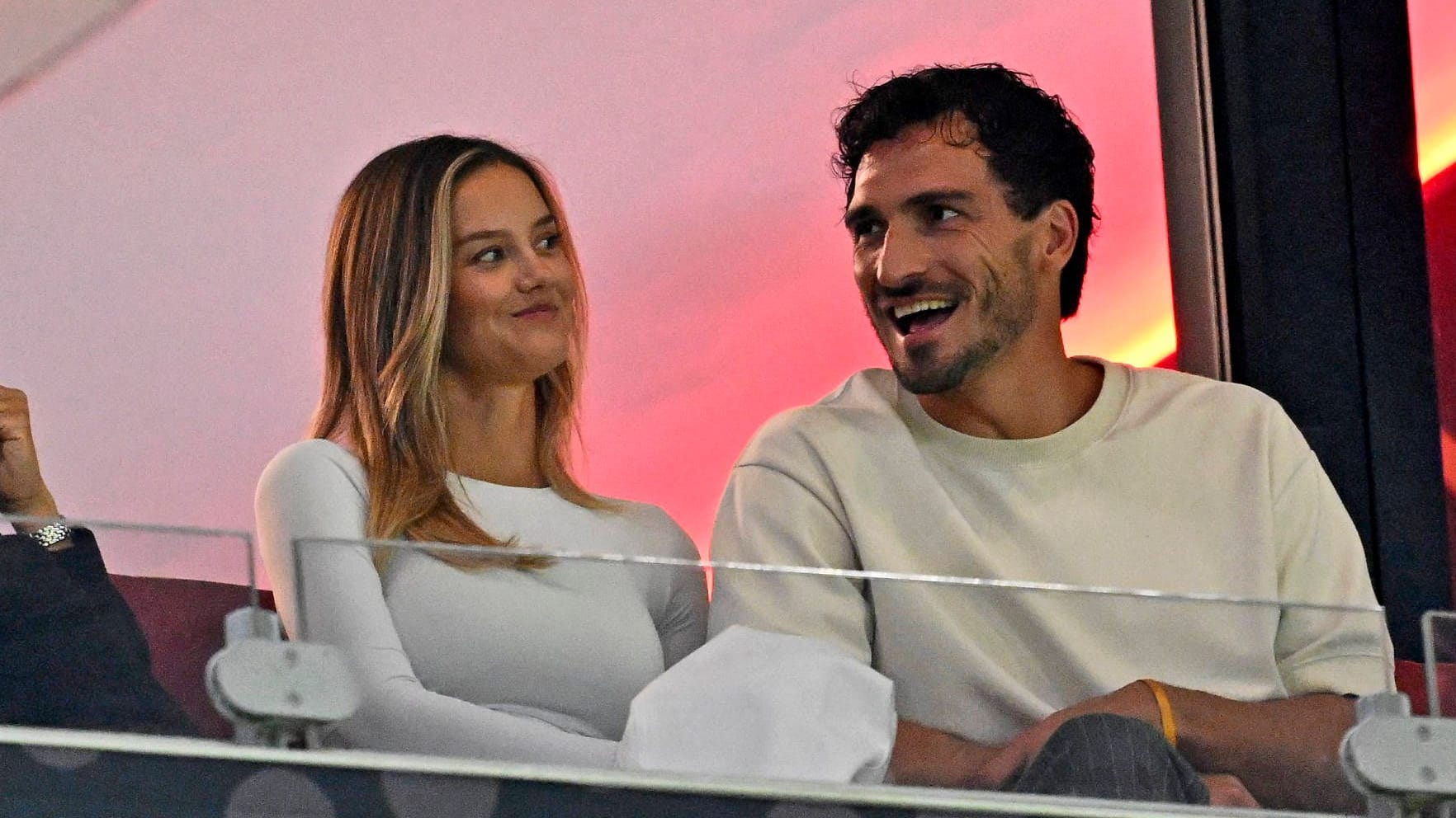 Mats Hummels with girlfriend Nicola Cavanis: The ex-player was officially adopted at the DFB game against Northern Ireland.