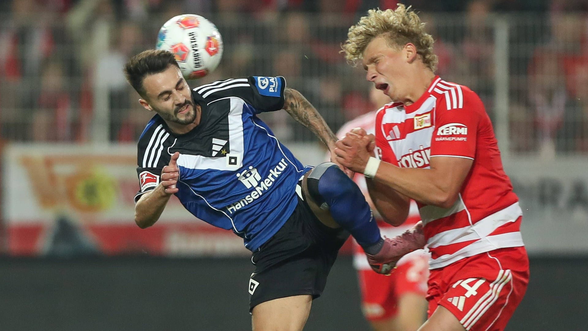 Fabio Veira (left) in the duel with Leopold crossing: The HSV professional was documented for this campaign with a two-game lock.