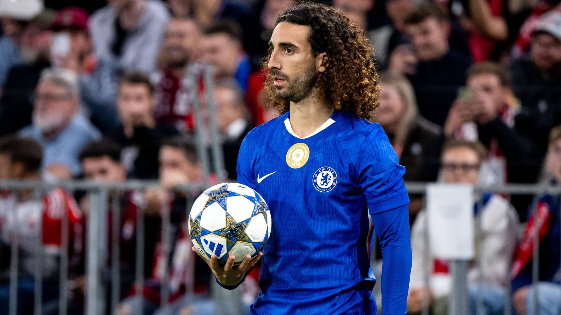 Marc Cucurella in the game at FC Bayern: The Spaniard has been playing at Chelsea FC since 2022.