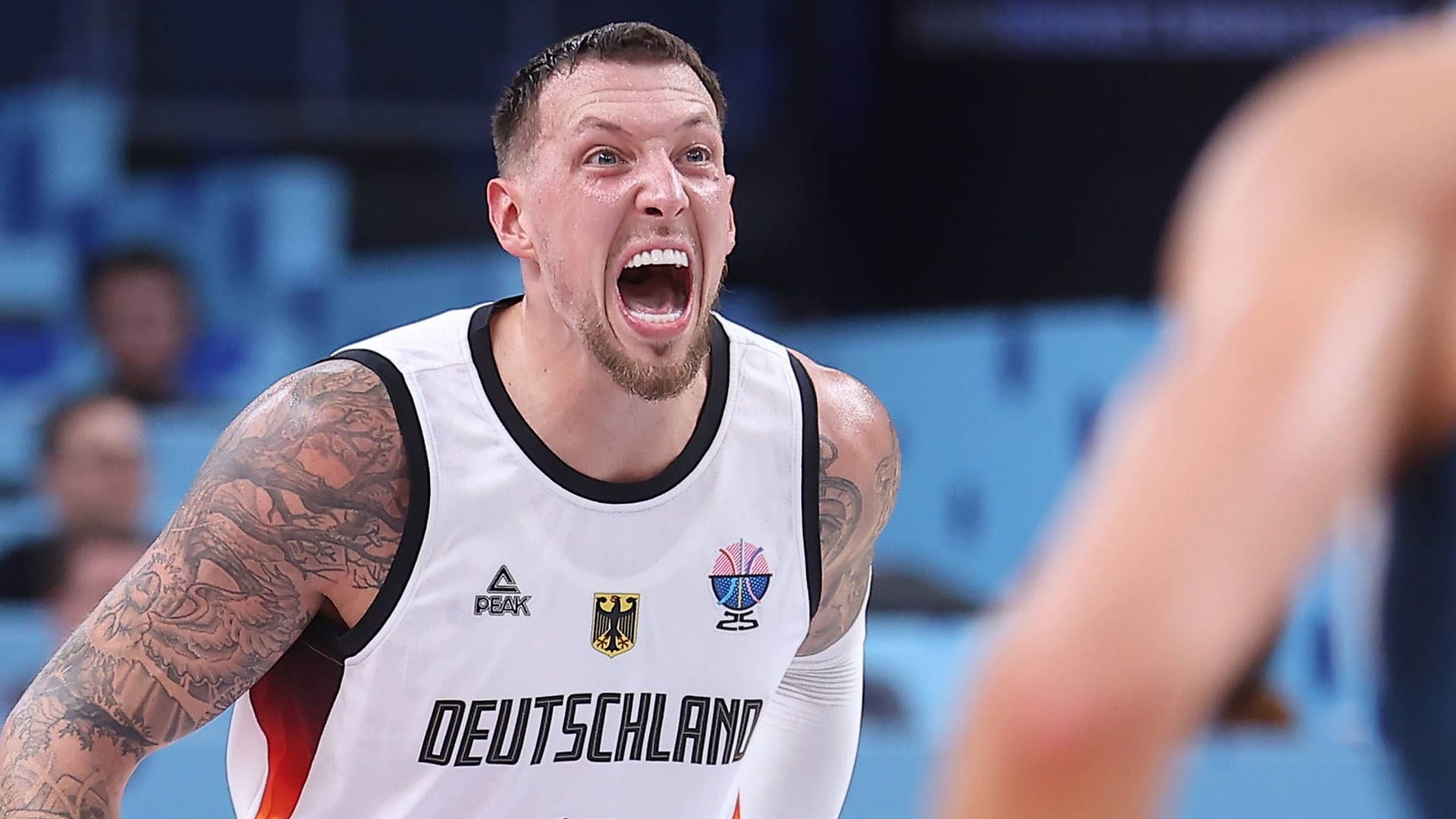 Daniel Theis: His team is in the next round.