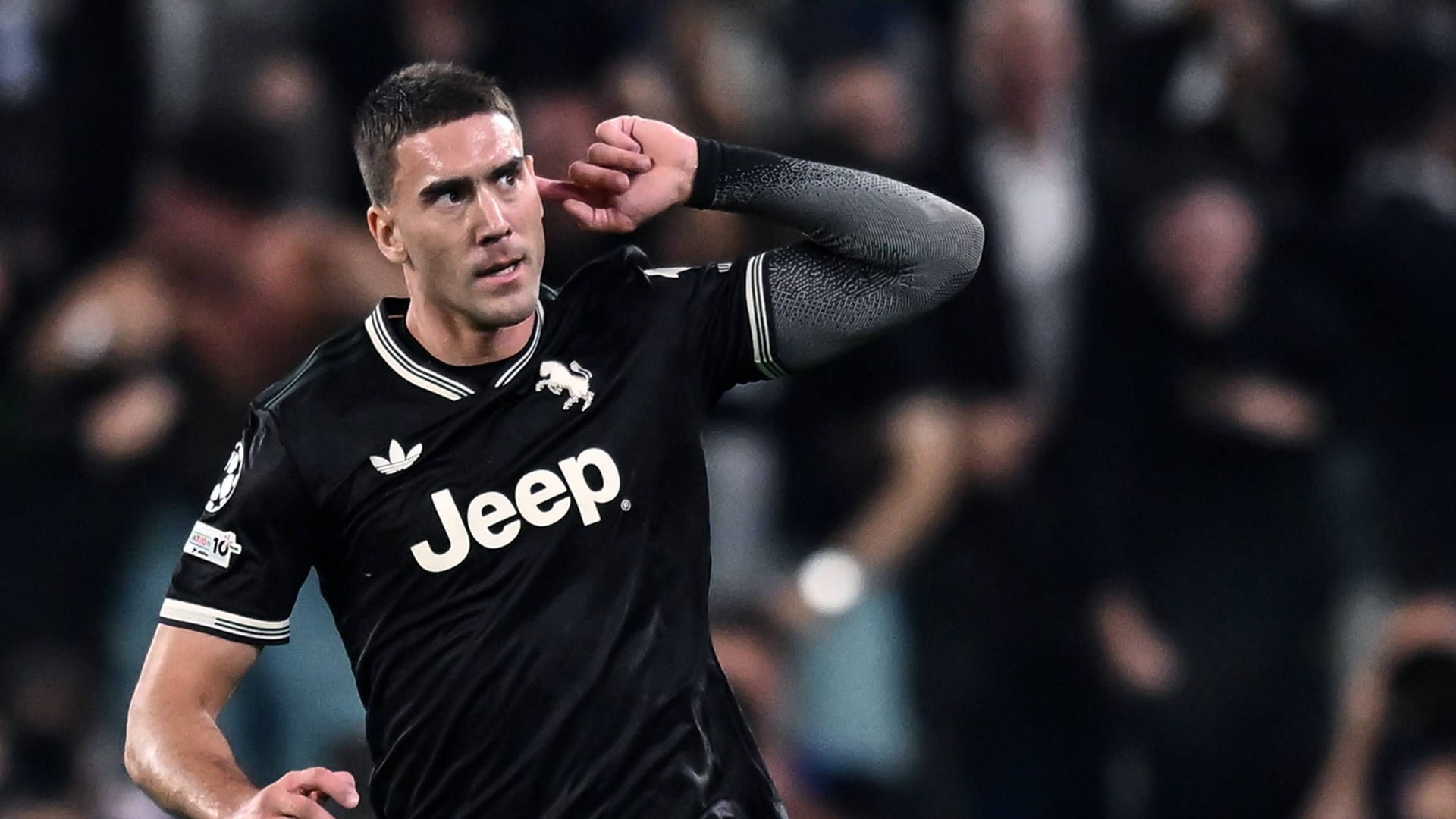 Dušan Vlahović: The striker is 1.90 meters tall.