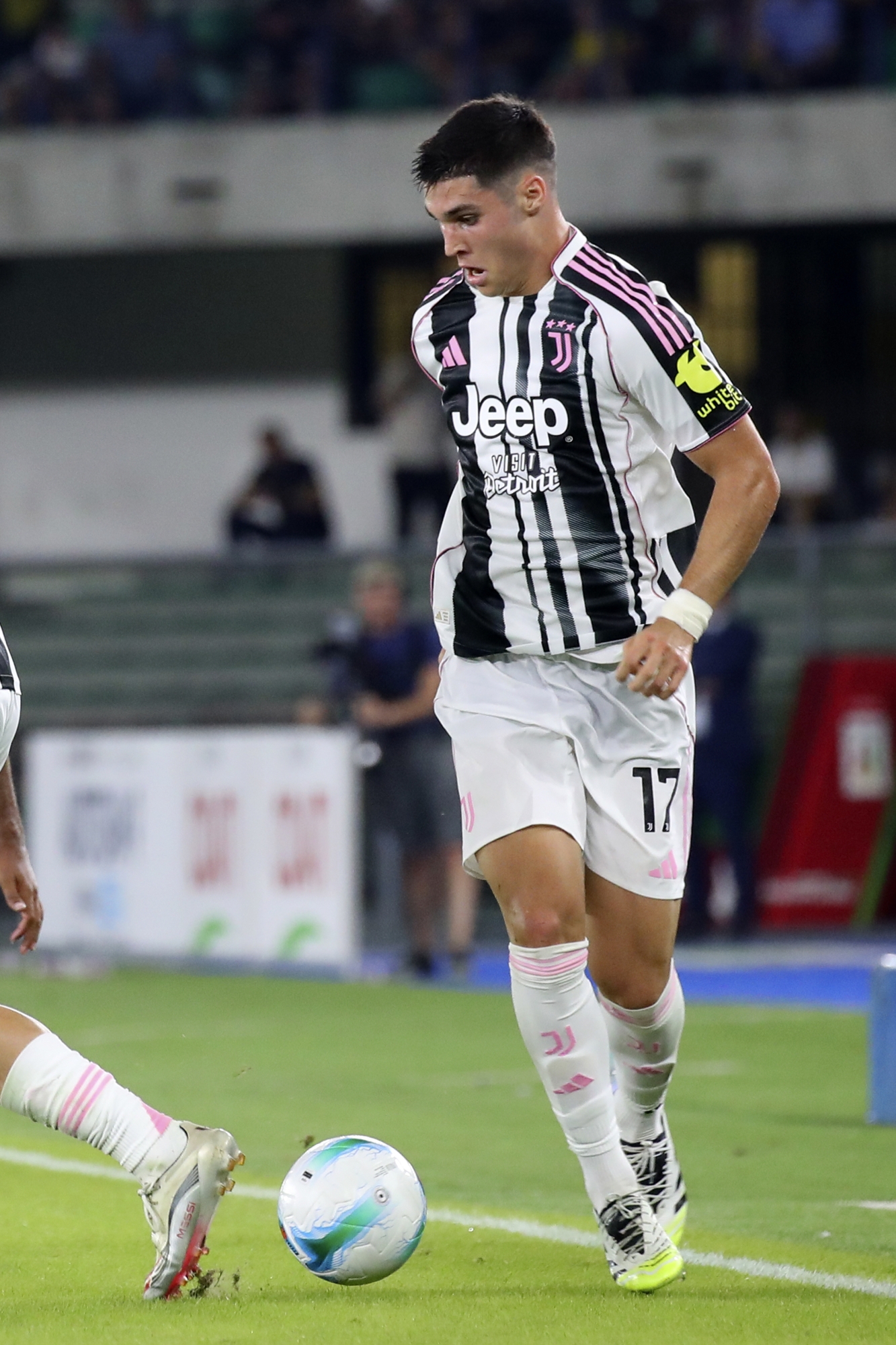 Juventus' Vasilije Adzic During the Serie A Soccer Match Bethaeen Hellas Verona and Juventus at the Bentegodi Stadium in Verona, North West Italy - SaturDay, September 20, 2025. Sport - Soccer. (Photo by Paola Garbuioi/LaPresse)
